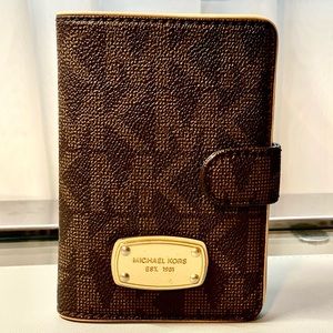MICHAEL Michael Kors | Passport Wallet